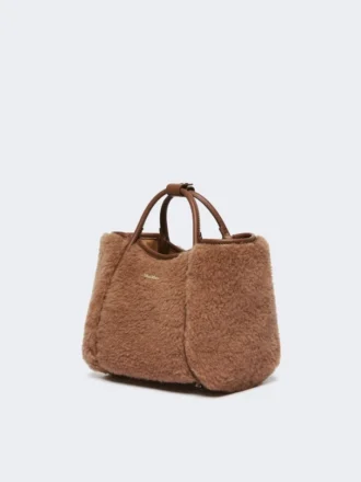 Bardzo mała torebka w kolorze camelowym z tkaniny teddy
