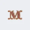 Broszka z monogramem ozdobiona kryształkami, czerwona Broszka z monogramem ozdobiona kryształkami, czerwona