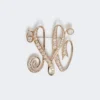 Broszka z monogramem z kryształkami, kolor kości słoniowej Broszka z monogramem z kryształkami, kolor kości słoniowej