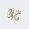 Broszka z monogramem z kryształkami, kolor kości słoniowej Broszka z monogramem z kryształkami, kolor kości słoniowej