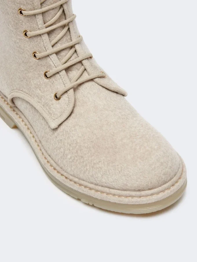 Buty typu combat z czystego kaszmiru, w kolorze beżowym Buty typu combat z czystego kaszmiru, w kolorze beżowym