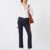 Idealnie dopasowane jeansy mini flare, kolor ultramaryna