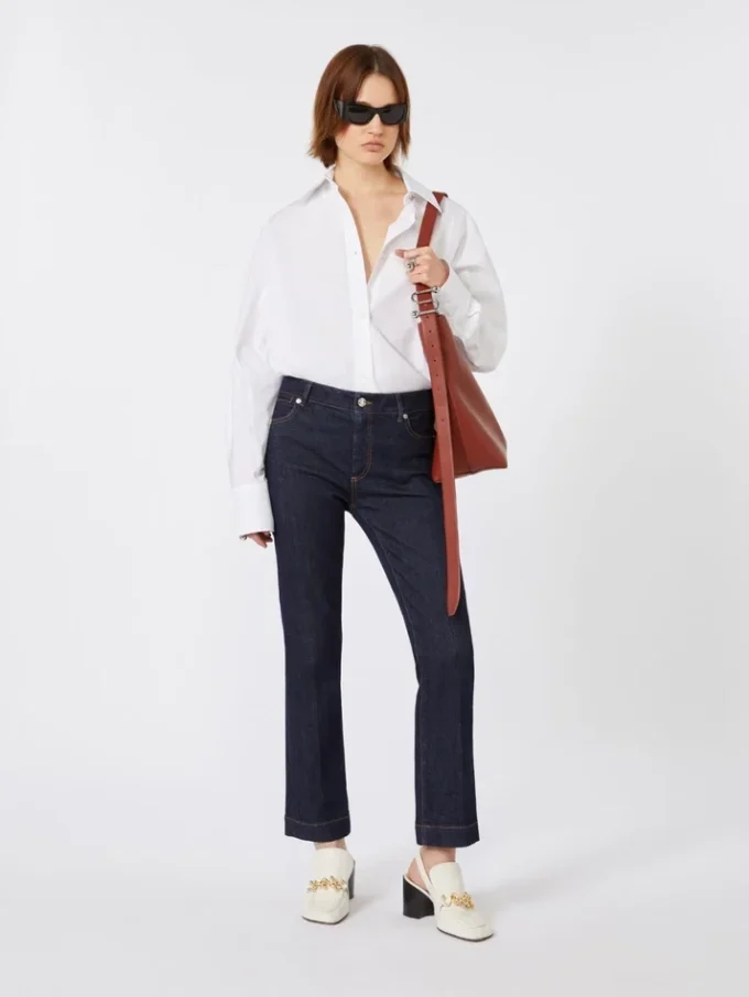 Idealnie dopasowane jeansy mini flare, kolor ultramaryna