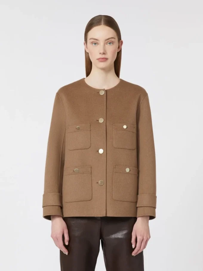 Krótka kurtka z wełnianej tkaniny typu broadcloth, kolor camel Krótka kurtka z wełnianej tkaniny typu broadcloth, kolor camel