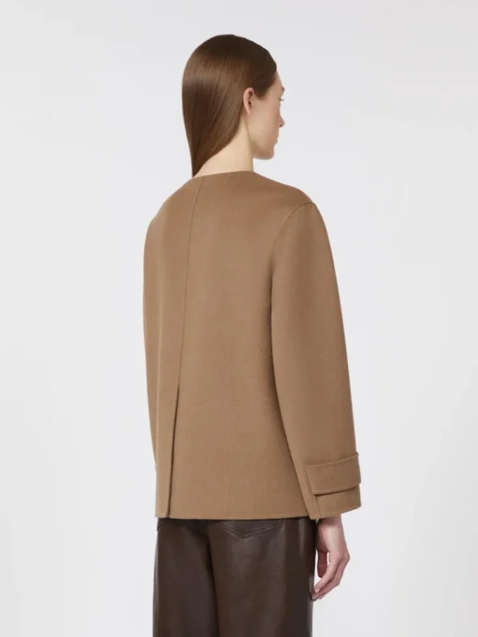 Krótka kurtka z wełnianej tkaniny typu broadcloth, kolor camel Krótka kurtka z wełnianej tkaniny typu broadcloth, kolor camel