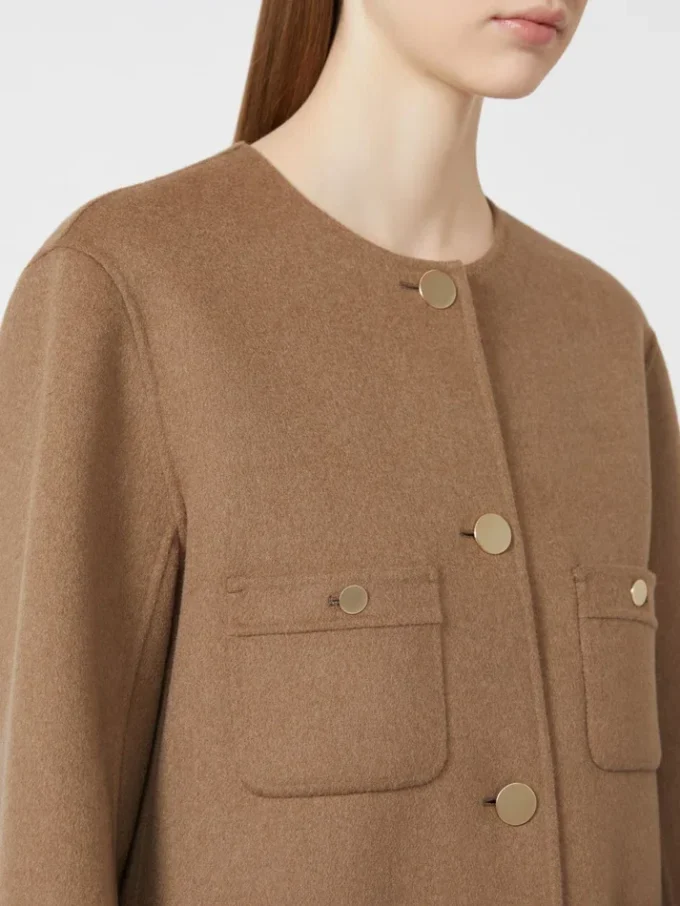 Krótka kurtka z wełnianej tkaniny typu broadcloth, kolor camel Krótka kurtka z wełnianej tkaniny typu broadcloth, kolor camel