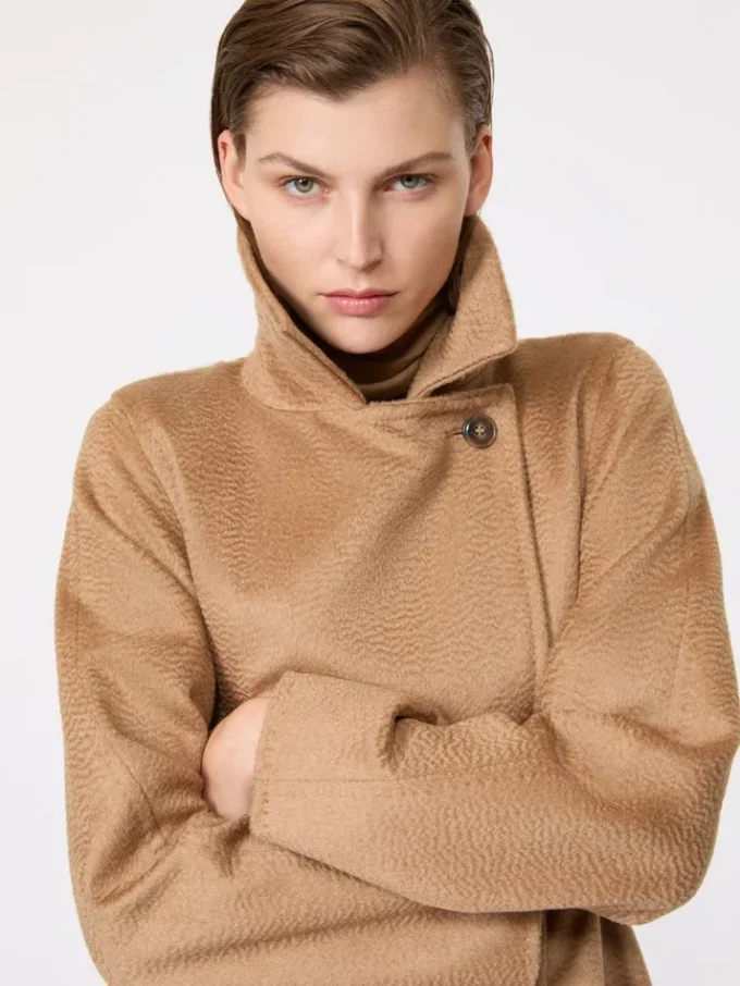 Kultowy płaszcz Manuela, kolor camel Kultowy płaszcz Manuela, kolor camel