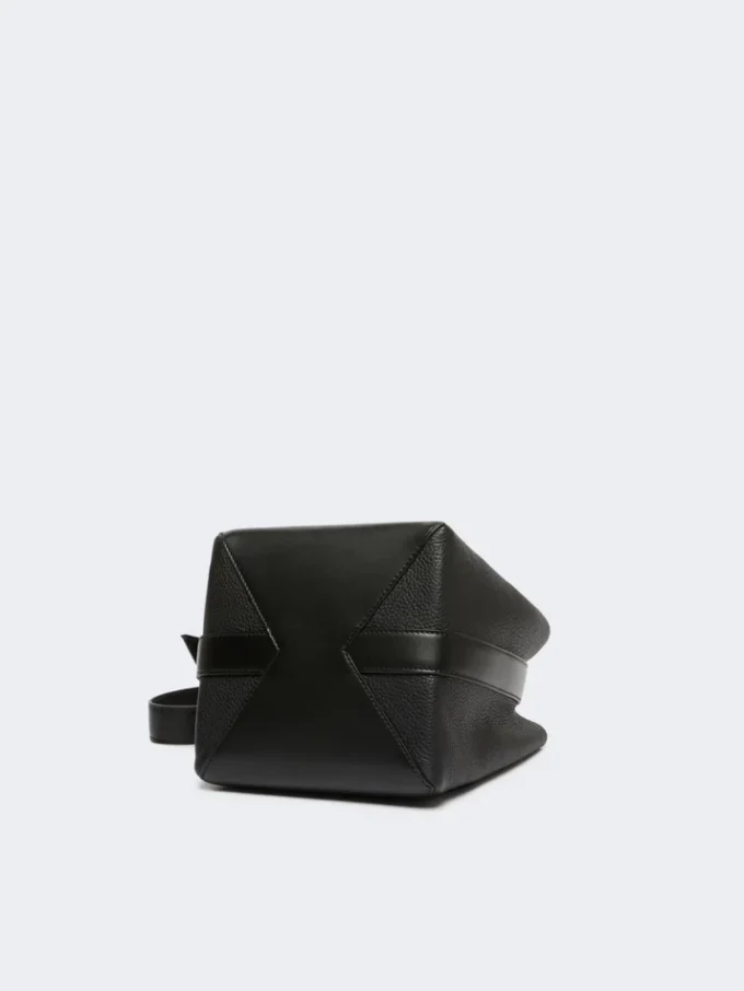 Mała torebka typu bucket, czarna