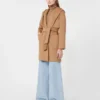 Płaszcz typu robe w kolorze camelowym Płaszcz typu robe w kolorze camelowym