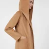 Płaszcz typu robe w kolorze camelowym Płaszcz typu robe w kolorze camelowym