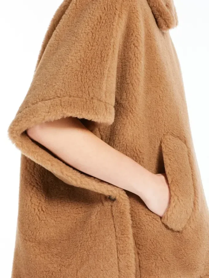 Peleryna z tkaniny teddy, kolor camel