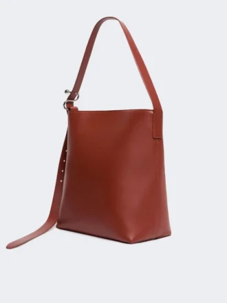 Skórzana torba typu shopper z klamrą w kształcie litery S, kolor rdzawy