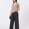 Sweter bez rękawów z cekinami, kolor antycznej róży Sweter bez rękawów z cekinami, kolor antycznej róży