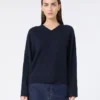 Sweter z kaszmiru z dekoltem w serek, granatowy Sweter z kaszmiru z dekoltem w serek, granatowy