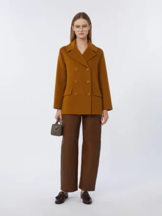 Wełniany płaszcz typu pea coat, kolor musztardowy