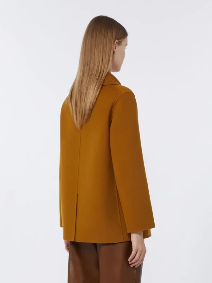 Wełniany płaszcz typu pea coat, kolor musztardowy
