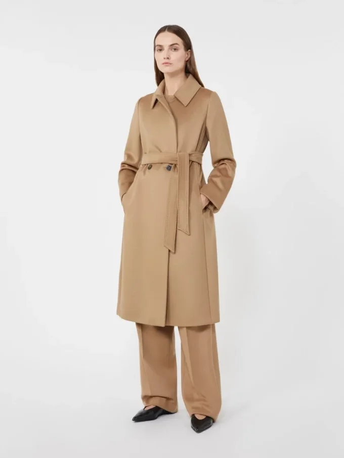 Wełniany płaszcz typu robe, kolor camel