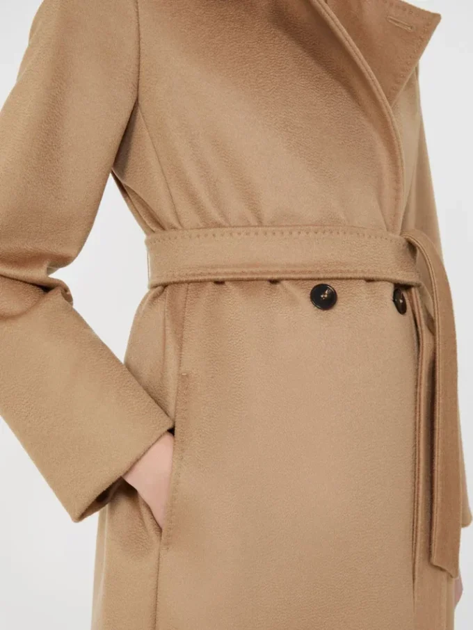 Wełniany płaszcz typu robe, kolor camel