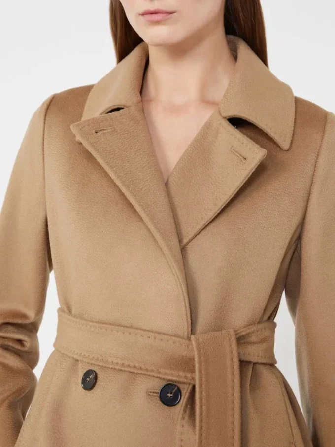 Wełniany płaszcz typu robe, kolor camel